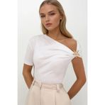 Trend Alaçatı Stili Beyaz Yıldız Aksesuarlı Tek Omuz Yazlık Bluz ALC-X14174
