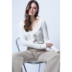 Trend Alaçatı Stili Ekru V Yaka Önü Fırfır Detaylı Örme Bluz ALC-X14363
