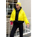 Trend Alaçatı Stili Kadın Açık Sarı Dik Yaka Çift Cepli Beli Lastikli Şişme Puffer Mont