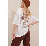 Trend Alaçatı Stili Kadın Beyaz Bisiklet Yaka Baskılı Oversize T-Shirt ALC-X9560