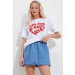 Trend Alaçatı Stili Kadın Beyaz Bisiklet Yaka Önü Yazı Baskılı Pamuk T-Shirt ALC-X11976