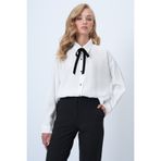 Trend Alaçatı Stili Kadın Beyaz Kadife Kurdela Detaylı Kontrast Düğmeli Oversize Dokuma Gömlek ALC-X14563