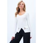 Trend Alaçatı Stili Kadın Beyaz U Yaka Cep Kapaklı Aksesuar Detaylı Ottoban Bluz Alc-X14347