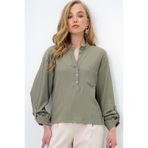 Trend Alaçatı Stili Kadın Çağla Yeşili Geniş Kesim Önü Düğmeli Tek Cepli Crop Bluz ALC-X13877