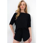 Trend Alaçatı Stili Kadın Siyah Geniş Yaka Dokulu Basic T-Shirt Ve Şortlu Alt Üst Takım PJM-X13915