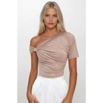 Trend Alaçatı Stili Kadın Vizon Asimetrik Yaka Drapeli Omuz Aksesuarlı Sandy Bluz ALC-X13894