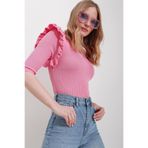 Trend Alaçatı Stili Pembe V Yaka Kolları Fırfırlı Triko Bluz ALC-X11557