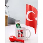 Trendmiya 23 Nisan'A Özel Türk Bayrağı & Tasarım Kupa & Türk Bayrağı & Balon & Gofrik Hediye Seti