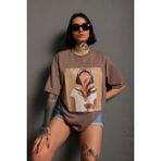 Trendseninle Hayali Figür Baskılı Kahverengi Oversize Kadın T-shirt