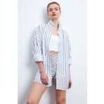 Trendseninle Kadın Mavi Oversize Dikey Çizgili Beyaz Gömlek
