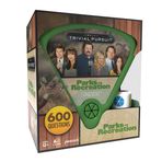 Trivial Pursuit Parks and Recreation, Parks and Recreation TV Dizisinden Trivia Oyunu, Seyahat Konteynerinde 600 Soru ve Ölüm, Resmi Lisanslı Parklar ve Rekreasyon Ürünleri ve Koleksiyon Ürünleri