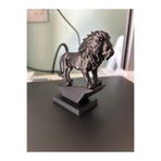 TSC Siyah Renk Aslan Figürü – Hediyelik Modern 15 cm Ev Ofis Biblosu