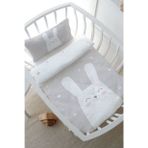Tuğba Kuğu Pure Baby Serisi Gri Zeminli Beyaz Tavşan 60x100 cm Anne Yanı Beşik Nevresim Takımı