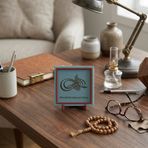 Tuğra Besmele Modern Dekoratif Obje, Ev & Ofis İçin 10x10 cm Minyatür Tasarım, Manevi Değerli Hediye (Gök Mavi)