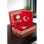 Türk Bayraklı Kuranı Kerim Hediyelik Set – Pleksi Süslemeli Kadife Kutu, Bayrak ve Tesbih - 17X24 - Kırmızı