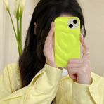 Tybiky iPhone 14 Pro Max uyumlu cep telefonu kılıfı, sade tek renkli, üç boyutlu katlanmış kalp dokulu koruyucu kılıf, yumuşak, uzun ömürlü TPU düşmeye karşı dayanıklı kılıf, floresan sarı