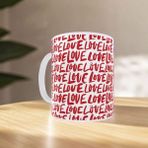 Uçan Kupa Kırmızı Love Yazı Desenli Porselen Kupa – Romantik Tasarım