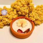 Uretti - Zekiye 1389 El Yapımı Papatya Desenli Ahşap Fitilli Kokulu Soya Mum 11CM - Beyaz