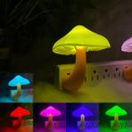 UTLK [1 Paket] Plug-in LED Mantar Gece Lambası Alacakaranlıktan Şafağa Sensörlü, Fişli LED Yatak Sevimli Mantar Gece Lambası Duvar Lambası Çocuklar için Bebek Gece Lambaları (7 Renkli)