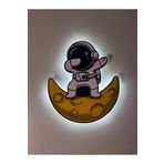 UViolets Dekoratif Ahşap Baskılı Ay Üstünden Ayakta Duran Astronot Çocuk Odası Gece Lambası 31*35