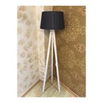 Valerino 123SİYAHBEYAZ Tripod Ahşap Lambader - Konik Siyah Kumaş Başlıklı Beyaz Üç Ayaklı Yer Lambası, E27 Duy Modern Köşe Aydınlatması, Leke Tutmaz İthal Kumaş Şapkalı Dekoratif Abajur