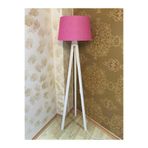Valerino Tripod Ahşap Lambader - Konik Fuşya Kumaş Başlıklı Üç Ayaklı Yer Lambası, E27 Duy Beyaz Gövdeli Dekoratif Köşe Aydınlatması, Canlı ve Modern Stil Genç Odası/Salon Abajuru (7018L)