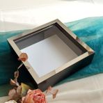 Verda Çerçeve 25X25 cm Fotoğraf Bölümlü Siyah-Gümüş Yarı Pleksi Kaplamalı Derin Anı Çerçevesi! Gül Kutusu! Ledsiz Isimsiz