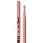 Vic Firth 5Ap 5A Bateri Bageti (1 Çift)| Pembe Renk, Hickory (Ceviz) Ağacı, Ahşap Uçlu (Wood Tip)