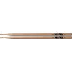 Vic Firth N5a Nova 5A Bateri Bageti (1 Çift)| Ahşap Uçlu (Wood Tip), Hickory (Ceviz) Ağacı, Çok Yönlü Standart Çalım