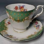 Vintage Çay Fincanı ve Tabağı Seti, Yeşil-Beyaz Desenli, Çiçek Motifli, Altın Yaldızlı Porselen