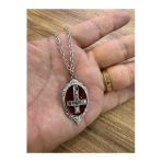Vintage Kırmızı Taşlı Gotik Haç Kolye – Unisex Metal Zincirli Alternatif Tasarım