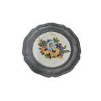 Vintage Zınn Çerçeveli Dekoratif Çiçek Temalı Duvar Tabağı 10Cm 005