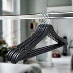Vip Home Concept Ahşap Görünümlü Plastik Elbise Askısı 24 Adet Siyah Renk Döner Başlıklı
