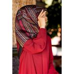 Vissona %100 Twill İpek Etnik Desenli Siyah - Bordo Renkli 90x90 Eşarp Dikim Şekli : El Dikişi