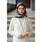 Vissona %100 Twill İpek Labirent Ve Geometrik Desenli Zümrüt Yeşili - Siyah Renkli 90x90 Eşarp Dikim Şekli :