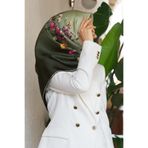 Vissona %100 Twill İpek Sonsuz Çiçek Desenli Haki Renkli 90x90 Eşarp Dikim Şekli : El Dikişi