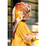 Vissona %100 Twill İpek Sulu Boyalı Çiçek Desenli Turuncu - Gold Renkli 90x90 Eşarp Dikim Şekli : El Dikişi