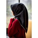 Vissona % 57 İPEK % 43 VİSKON Twill İpek Minik V Desenli Siyah Renkli 90x90 Eşarp Dikim Şekli : El Dikişi