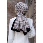Vissona LÜKS MEDİNE İPEĞİ KARE DESENLİ KREM - SİYAH RENKLİ 75X195 KIRIŞMAZ ŞAL MOSS KREP DİKİŞ TİPİ İTALYAN