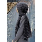 Vissona LÜKS MEDİNE İPEĞİ MONOGRAM DESENLİ SİYAH - GRİ RENKLİ 75X195 KIRIŞMAZ ŞAL MOSS KREP DİKİŞ TİPİ İTALY