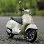 Welly 1:12 Ölçek Vespa Gts 300 Diecast Model – Gerçekçi Detaylı Metal Scooter Diecast Renk:krem Vitrin