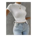 Wildco Beyaz Dantel Desenli Kısa Kollu Crop Bluz, Beyaz Fisto Detaylı Yan Büzgülü Crop Bluz Nakış Desenli