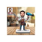wonderlike Kuaför Berber Karikatürlü 3D Ahşap Biblo - Fotoğraftan Çizim Bay/ Saç Tasarımcısı Hediyesi - Sevgiliye Doğum Günü ve Meslek Hediyelik - İsimli Güzellik Salonu Masa Üstü Dekoratif Süs Heykelcik