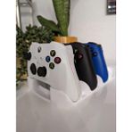 Xbox One / Series X|s Oyun Kumandası Için Şık Siyah Dörtlü Stand - Dayanıklı Plastik Tasarım