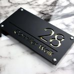 XFZDKJSD Özel Ev Numarası İşareti, Özel Akrilik Modern Ev Numaraları İşaret Kapı Adresi, İsim Ev Dekor Plakası, özel adres plak işareti (Siyah (Altın Metin))