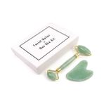 Xinh Jade Roller ve Gua Sha Tahta Kiti Yüz Masajı Doğal Taş Vücut Kazanım Cilt Bakım Araçları (Yeşil) (Yurt Dışından)