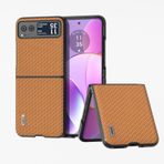 XNYTYKDT Motorola Razr 40 Deri Kılıf ile Uyumlu Kılıf, Karbon Fiber Doku Sert Arka Kapak Koruyucu Telefon Kılıfı İnce Katlanır Kılıf Düşmeyi Önleyici Kapak ZY (KAHVERENGİ)