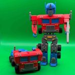 Yalgın 3D 3D Articulated Dönüşebilen Robot Figür - Optimus Prime Temalı Hareketli Oyuncak