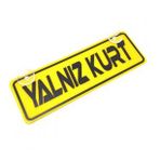 Yalnız Kurt Yazılı Sarı Dekor Plaka Vantuzlu Cam Süsü