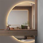 Yarım Daire LED Banyo Aynası Karartma Buğu Önleyici Duvara Monte Makyaj Aynası Dokunmatik Anahtar 3 Renkli Işık Seçenekleri Modern Yarım Ay Tasarımı 63x90 cm Oturma Odası için Mükemmel